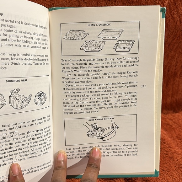 Reynolds Wrap Carefree Cooking with aluminum foil ( copyright 1975 ) - Picture 9 of 9